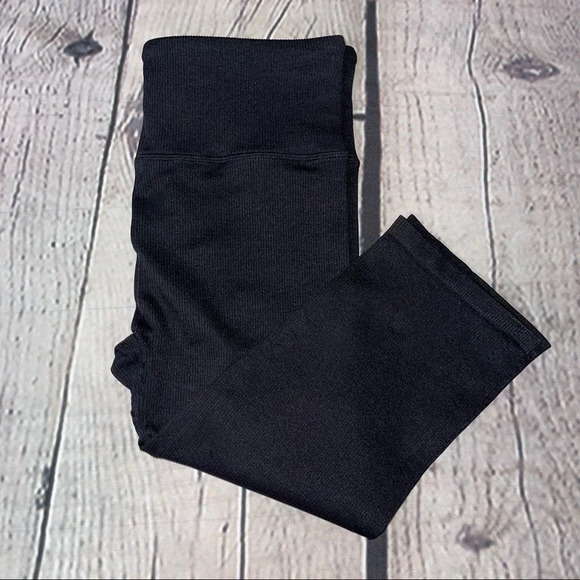 Fabletics ribbed leggings size medium - Picture 1 of 3